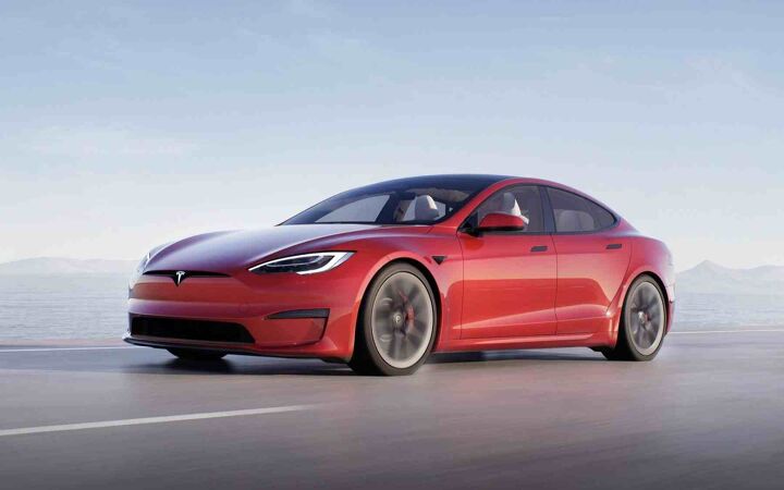 2021 Tesla Model S Gets More Power, Revamped Interior and Bizarre Steering Wheel