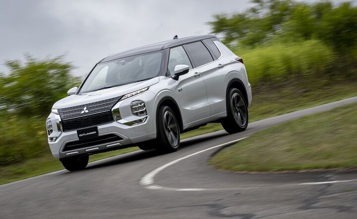 2023 Mitsubishi Outlander PHEV Brings Bigger Battery, 54-Mile EV Range