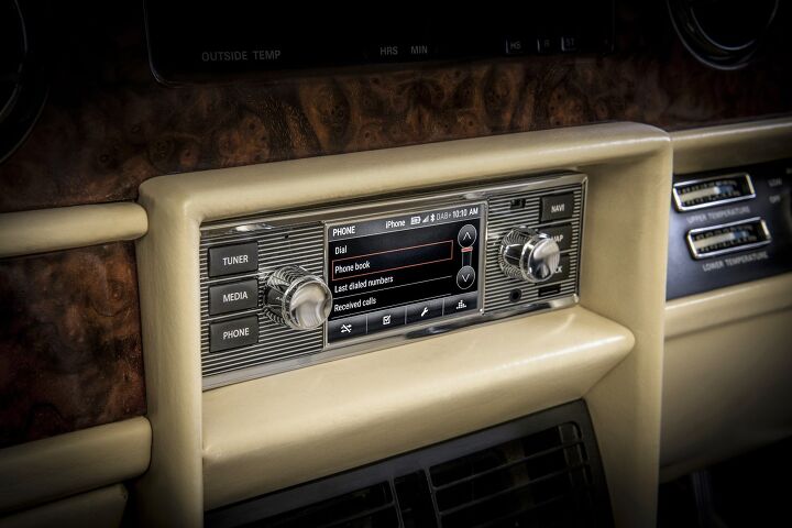 Jaguar Introduces Vintage Look Infotainment for Classic Cars