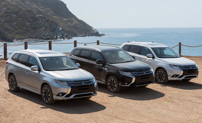 Mitsubishi Outlander PHEV Undercuts Pacifica Hybrid by $5,000