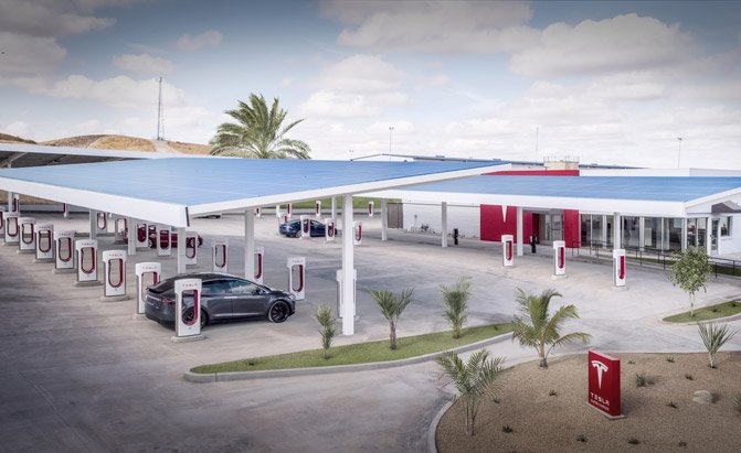 Tesla Officially Opens Supercharging EV Charging Network To Non-Tesla EVs